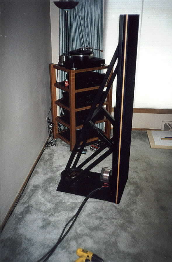 speaker4.jpg (60237 bytes)